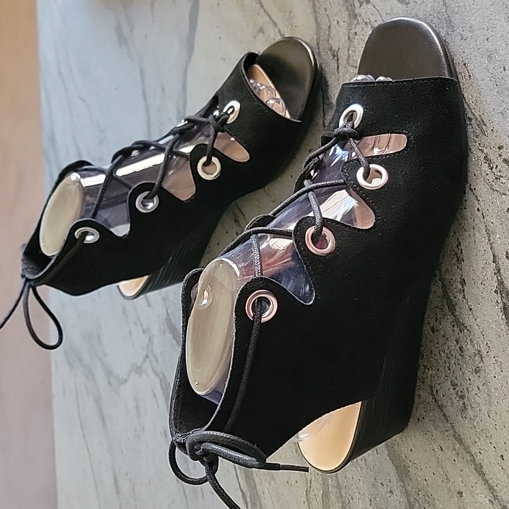Bella Vita Ingrid Suede LaceUp Wedge Sandal w/ Silver Grommets Black sz 10M NWOT